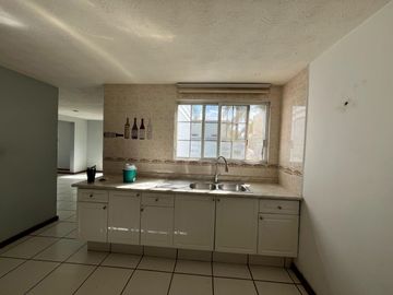 En Esquina con Terreno de 300m2 Haciendas del Campestre