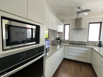 CASA EN ZONA DORADA DE CUERNAVACA, COLONIA DELICIAS.