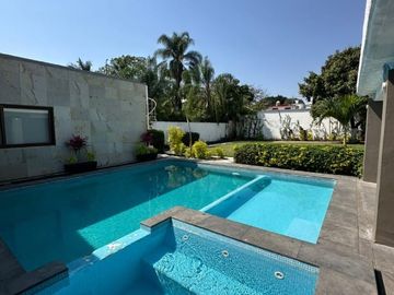 CASA EN ZONA DORADA DE CUERNAVACA, COLONIA DELICIAS.