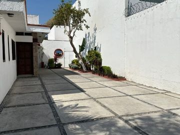 CASA EN ZONA DORADA DE CUERNAVACA, COLONIA DELICIAS.