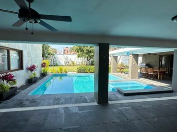 CASA EN ZONA DORADA DE CUERNAVACA, COLONIA DELICIAS.