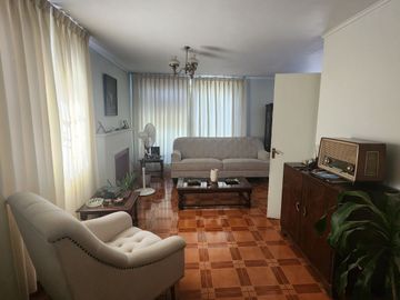 🏡 Casa en Venta en Calle Lenka Franulic, Macul – Excelente Ubicación y Gran Potencial 🏡