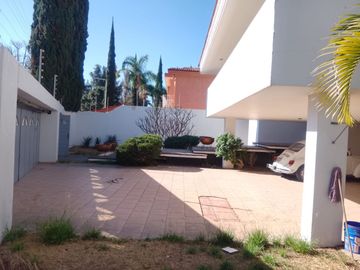 CASA EN VENTA BUGAMBILIAS 1 SECCION (GM)