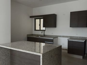 SE VENDE HERMOSA CASA CON ALBERCA EN AQUA RESIDENCIAL EN UNOS DE LOS RESIDENCIALES MAS EXCLUSIVOS DE CANCUN