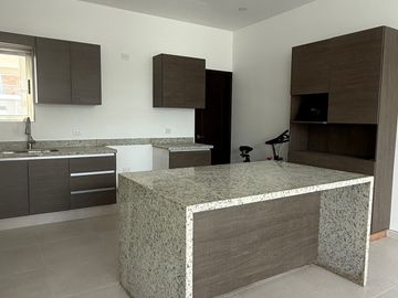 SE VENDE HERMOSA CASA CON ALBERCA EN AQUA RESIDENCIAL EN UNOS DE LOS RESIDENCIALES MAS EXCLUSIVOS DE CANCUN