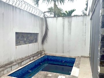 SE VENDE HERMOSA CASA CON ALBERCA EN AQUA RESIDENCIAL EN UNOS DE LOS RESIDENCIALES MAS EXCLUSIVOS DE CANCUN