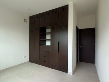 SE VENDE HERMOSA CASA CON ALBERCA EN AQUA RESIDENCIAL EN UNOS DE LOS RESIDENCIALES MAS EXCLUSIVOS DE CANCUN