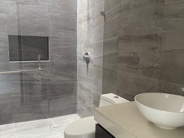 SE VENDE HERMOSA CASA CON ALBERCA EN AQUA RESIDENCIAL EN UNOS DE LOS RESIDENCIALES MAS EXCLUSIVOS DE CANCUN