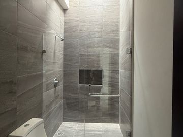 SE VENDE HERMOSA CASA CON ALBERCA EN AQUA RESIDENCIAL EN UNOS DE LOS RESIDENCIALES MAS EXCLUSIVOS DE CANCUN
