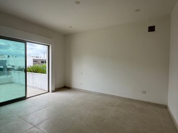 SE VENDE HERMOSA CASA CON ALBERCA EN AQUA RESIDENCIAL EN UNOS DE LOS RESIDENCIALES MAS EXCLUSIVOS DE CANCUN