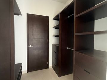 SE VENDE HERMOSA CASA CON ALBERCA EN AQUA RESIDENCIAL EN UNOS DE LOS RESIDENCIALES MAS EXCLUSIVOS DE CANCUN
