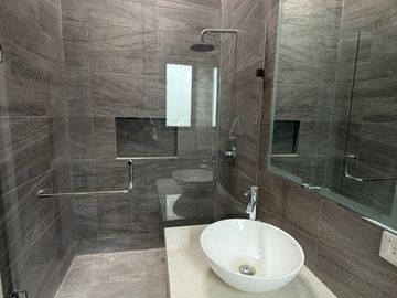 SE VENDE HERMOSA CASA CON ALBERCA EN AQUA RESIDENCIAL EN UNOS DE LOS RESIDENCIALES MAS EXCLUSIVOS DE CANCUN