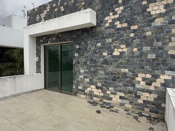 SE VENDE HERMOSA CASA CON ALBERCA EN AQUA RESIDENCIAL EN UNOS DE LOS RESIDENCIALES MAS EXCLUSIVOS DE CANCUN