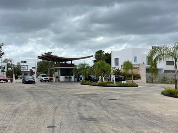 SE VENDE HERMOSA CASA CON ALBERCA EN AQUA RESIDENCIAL EN UNOS DE LOS RESIDENCIALES MAS EXCLUSIVOS DE CANCUN