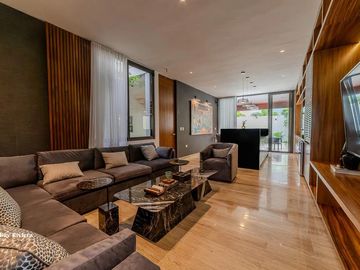 EXCLUSIVA RESIDENCIA MODELO ARENAS UBICADA EN VALENIA RESIDENCIAL