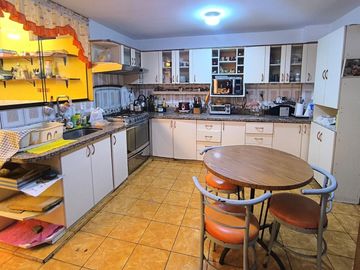 Amplia Casa En Venta – Independencia
