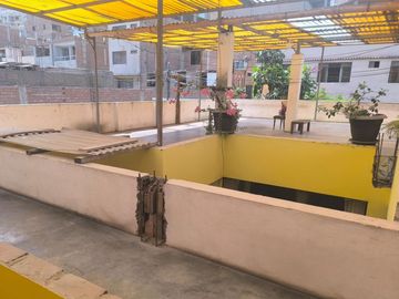 Amplia Casa En Venta – Independencia