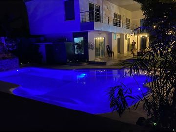 Casa Independiente Con Piscina De Venta Portoviejo Y/T