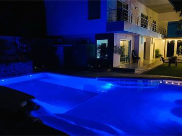 Casa Independiente Con Piscina De Venta Portoviejo Y/T