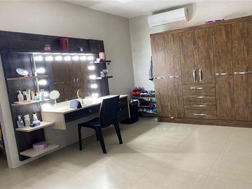 Casa Independiente Con Piscina De Venta Portoviejo Y/T
