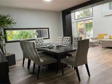 Casa Independiente Con Piscina De Venta Portoviejo Y/T