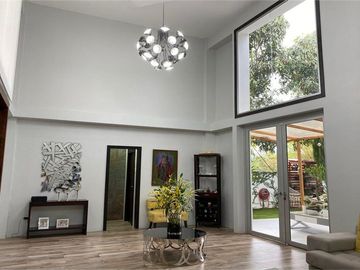 Casa Independiente Con Piscina De Venta Portoviejo Y/T