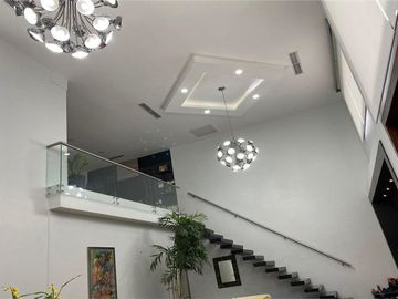 Casa Independiente Con Piscina De Venta Portoviejo Y/T