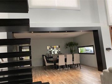 Casa Independiente Con Piscina De Venta Portoviejo Y/T