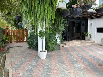 Casa Independiente Con Piscina De Venta Portoviejo Y/T