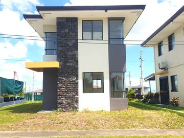 For sale ready to move in House and lot Nuvali Laguna