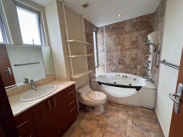 DEPARTAMENTO DE VENTA EN MONTESERRIN
