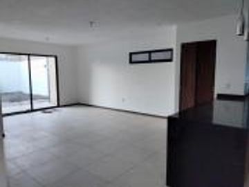 Casa Nueva en Venta en Lomas de Juriquilla 4 rec c/u con baño