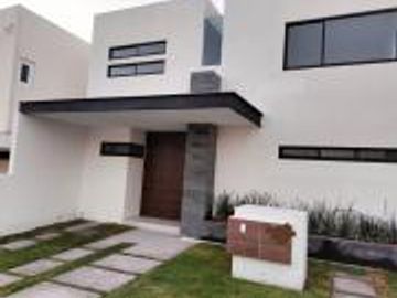 Casa Nueva en Venta en Lomas de Juriquilla 4 rec c/u con baño
