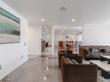 Venta Residencia en Cerrada Lomas de Tecamachalco, Edo. de México