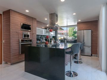 Venta Residencia en Cerrada Lomas de Tecamachalco, Edo. de México