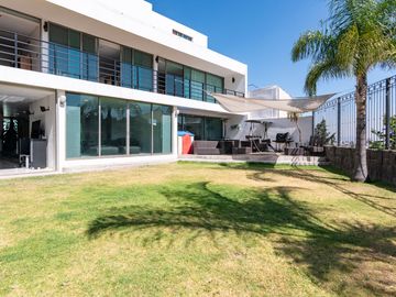 Venta Residencia en Cerrada Lomas de Tecamachalco, Edo. de México