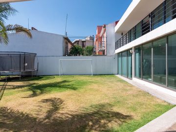 Venta Residencia en Cerrada Lomas de Tecamachalco, Edo. de México