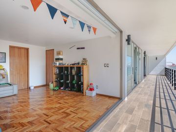Venta Residencia en Cerrada Lomas de Tecamachalco, Edo. de México