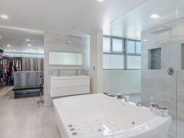 Venta Residencia en Cerrada Lomas de Tecamachalco, Edo. de México