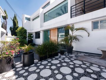 Venta Residencia en Cerrada Lomas de Tecamachalco, Edo. de México