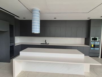 Casa con alberca privada y vista al campo de golf, en venta, Zona Norte, Merida