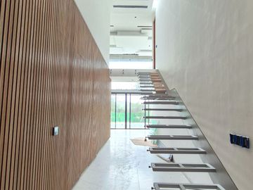 Casa con alberca privada y vista al campo de golf, en venta, Zona Norte, Merida