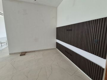 Casa con alberca privada y vista al campo de golf, en venta, Zona Norte, Merida