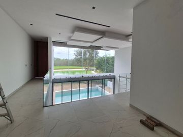Casa con alberca privada y vista al campo de golf, en venta, Zona Norte, Merida