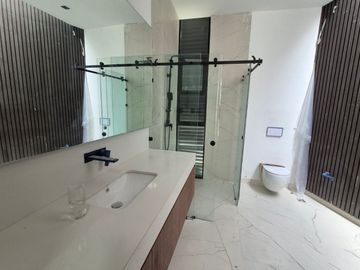 Casa con alberca privada y vista al campo de golf, en venta, Zona Norte, Merida
