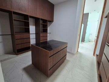 Casa con alberca privada y vista al campo de golf, en venta, Zona Norte, Merida