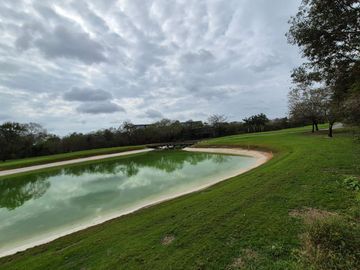 Casa con alberca privada y vista al campo de golf, en venta, Zona Norte, Merida