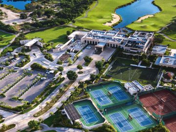 Casa con alberca privada y vista al campo de golf, en venta, Zona Norte, Merida