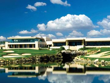 Casa con alberca privada y vista al campo de golf, en venta, Zona Norte, Merida