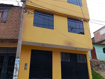 VENTA DE CASA DE 3 PISOS EN SAN JUAN DE LURIGANCHO